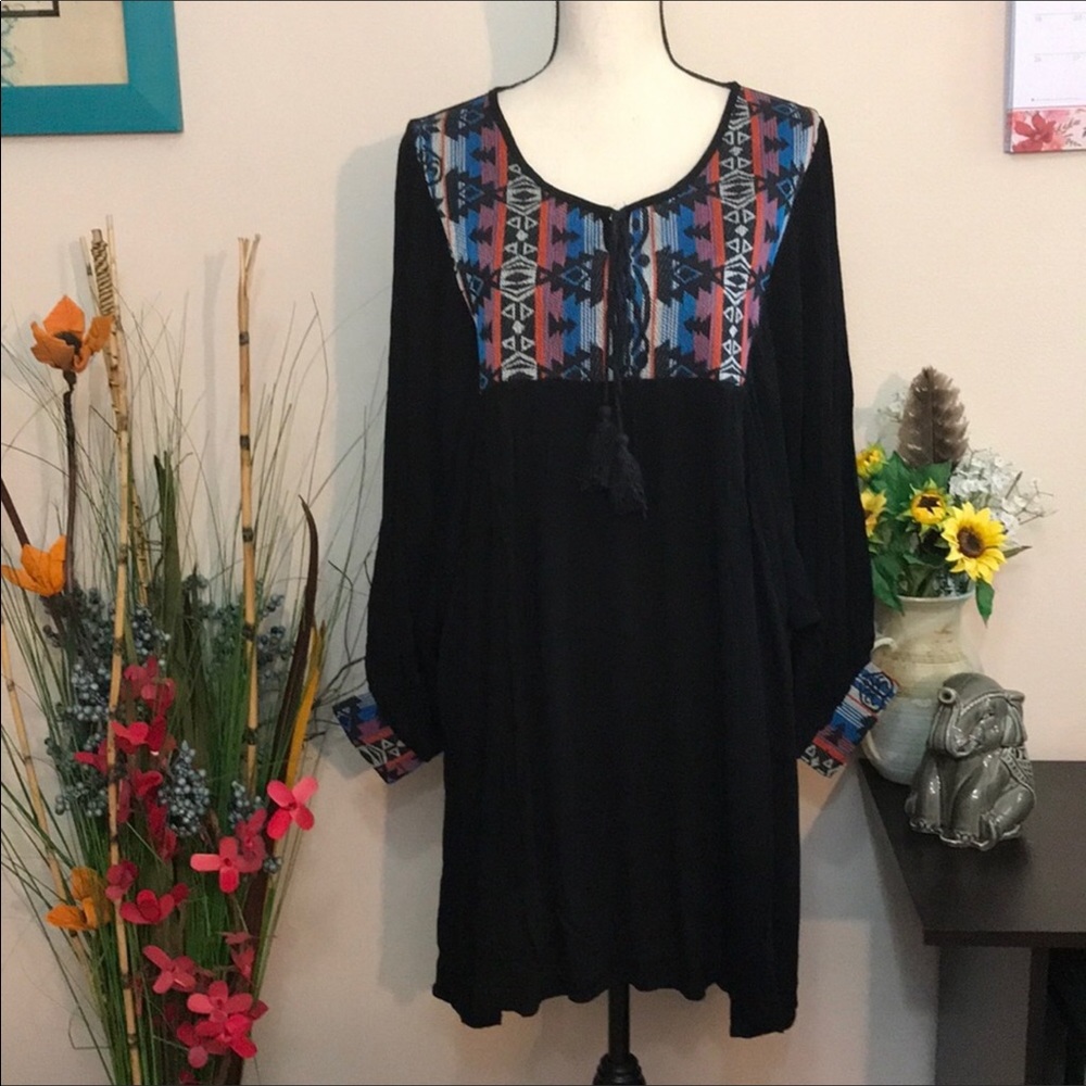 Velzera Embroidered Tunic - Picture 4 of 8